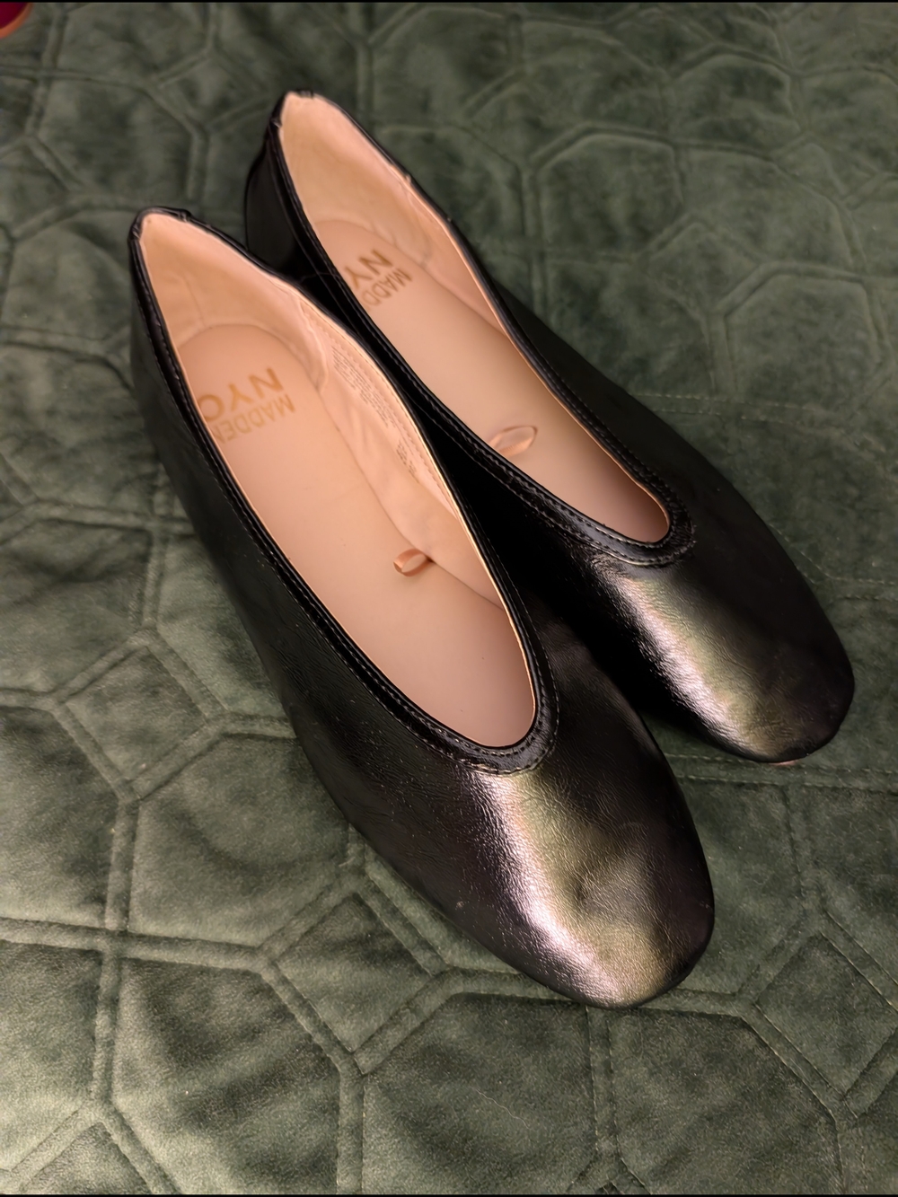 NWOT Madden NYC Black Leather Rounded-Toe Ballet Flats